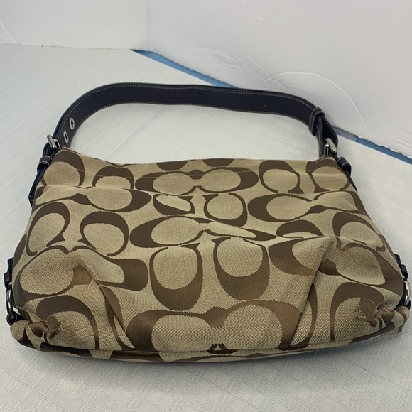 24CM SIGNATURE DUFFLE (COACH F15067)
SILVER/KHAKI/MAHOGANY - Picture 8 of 8